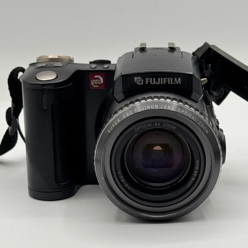 Fujifilm FinePix 6900Z Digital Camera 6x Optical Zoom Super CCD Black W/ Battery